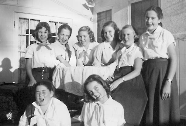 girl scouts 1954.JPG (42331 bytes)